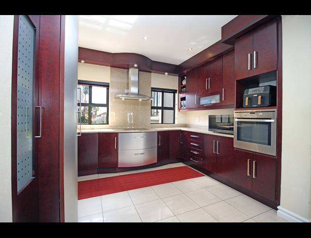 4 BEDROOM HOUSE FOR SALE IN HOUGHTON ESTATE